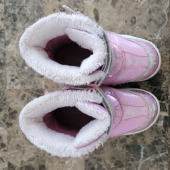🩷 Girls Minnie Mouse Snow Boots 👢 😍 - Picture 3 of 13